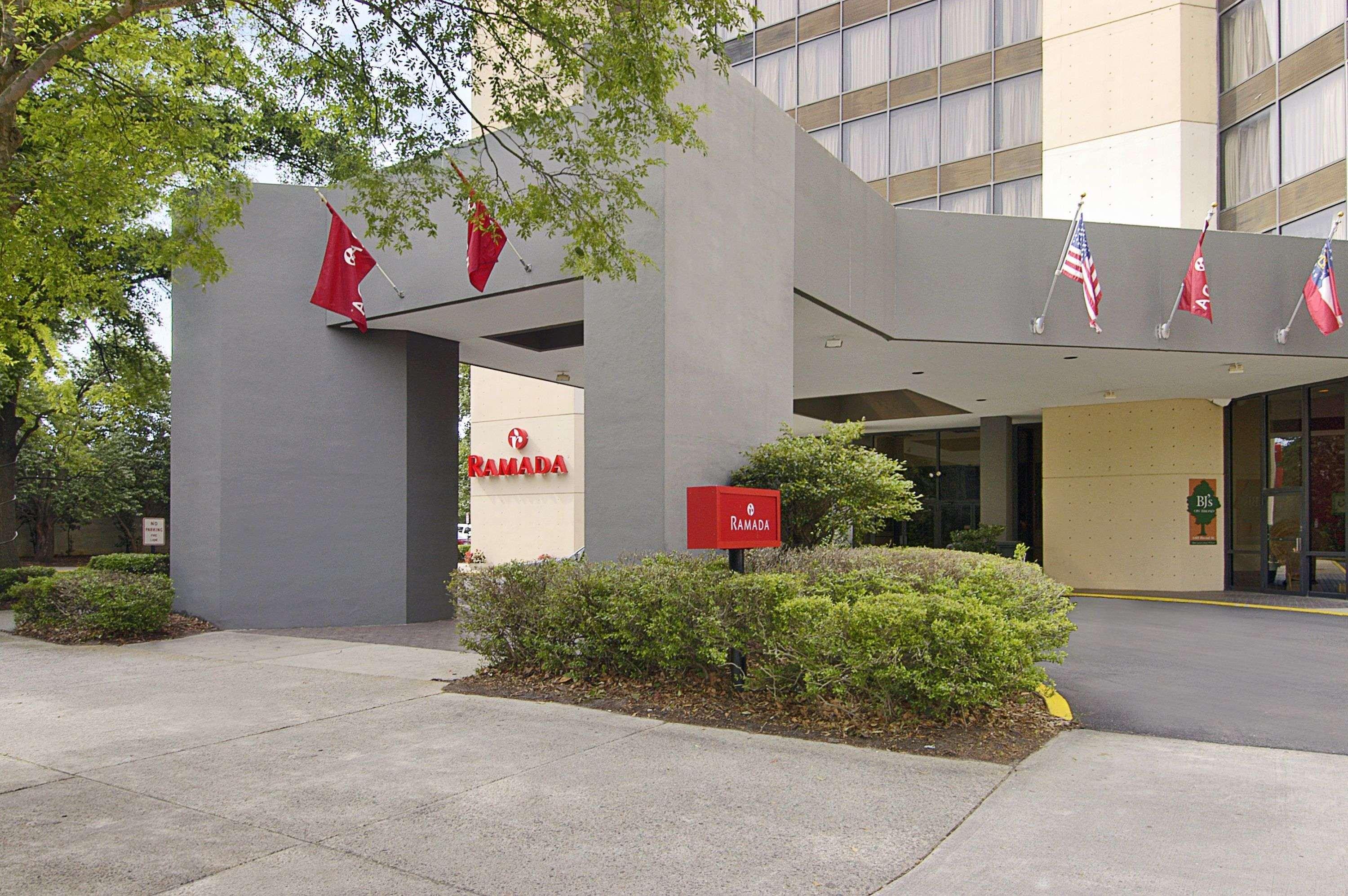 Ramada By Wyndham Augusta Downtown Hotel & Conference Center Exterior photo