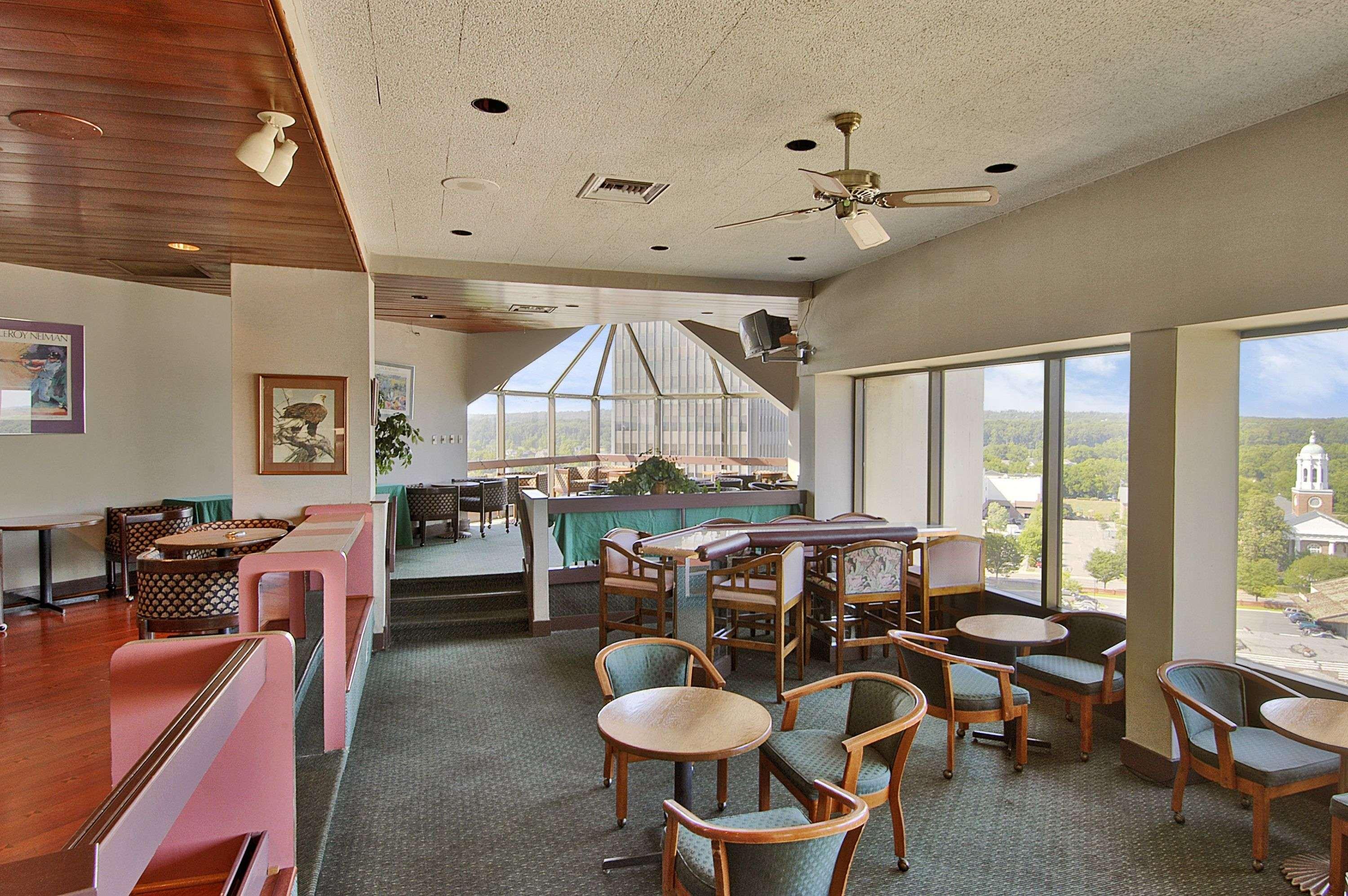 Ramada By Wyndham Augusta Downtown Hotel & Conference Center Restaurant photo